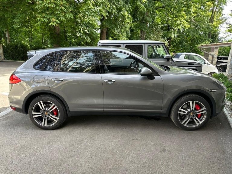 PORSCHE Cayenne Turbo