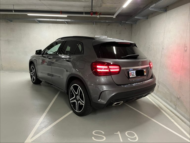 MERCEDES-BENZ GLA 220 AMG Line 4Matic 7G-DCT