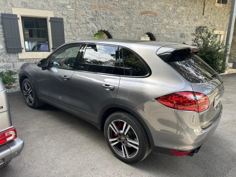 PORSCHE Cayenne Turbo