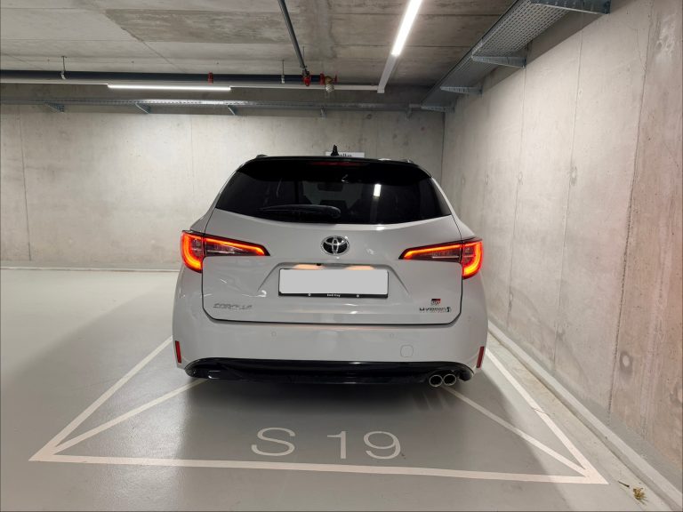 TOYOTA Corolla Touring Sports 2.0 HSD GR-S e-CVT