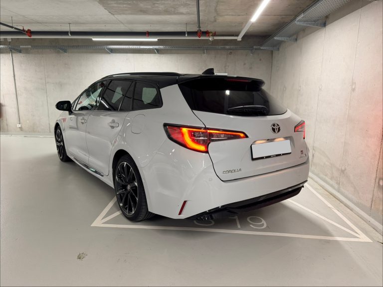 TOYOTA Corolla Touring Sports 2.0 HSD GR-S e-CVT