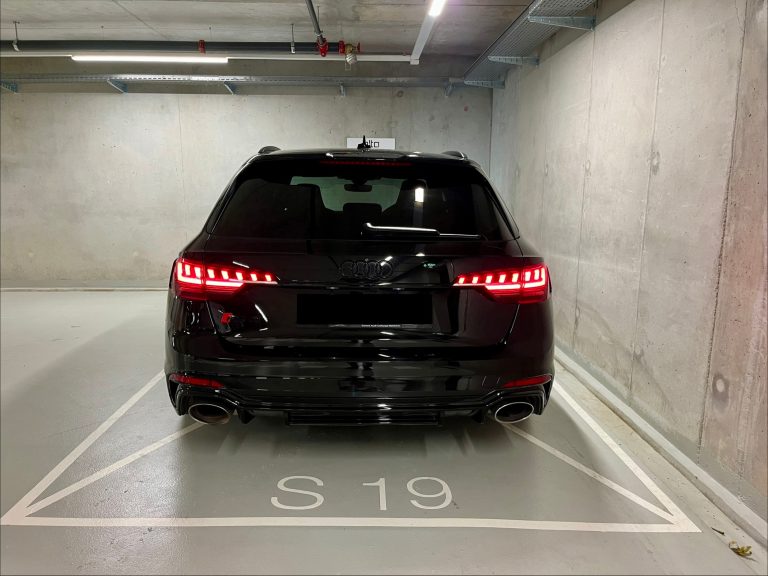 AUDI RS4 Avant quattro tiptronic