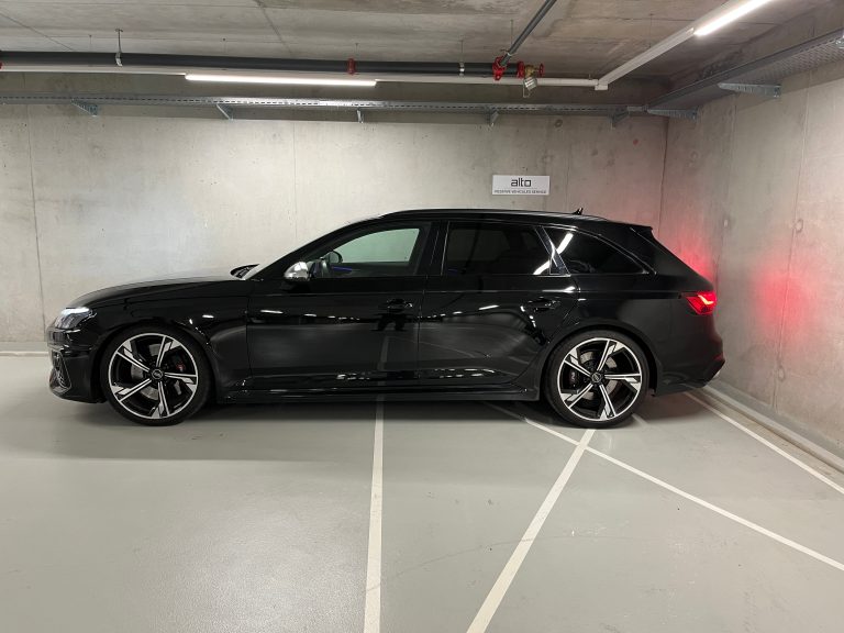 AUDI RS4 Avant quattro tiptronic
